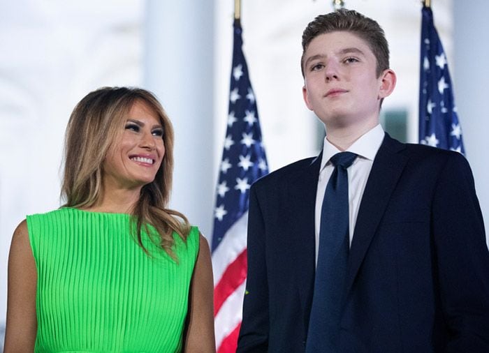 Melania Trump con su hijo Barron 