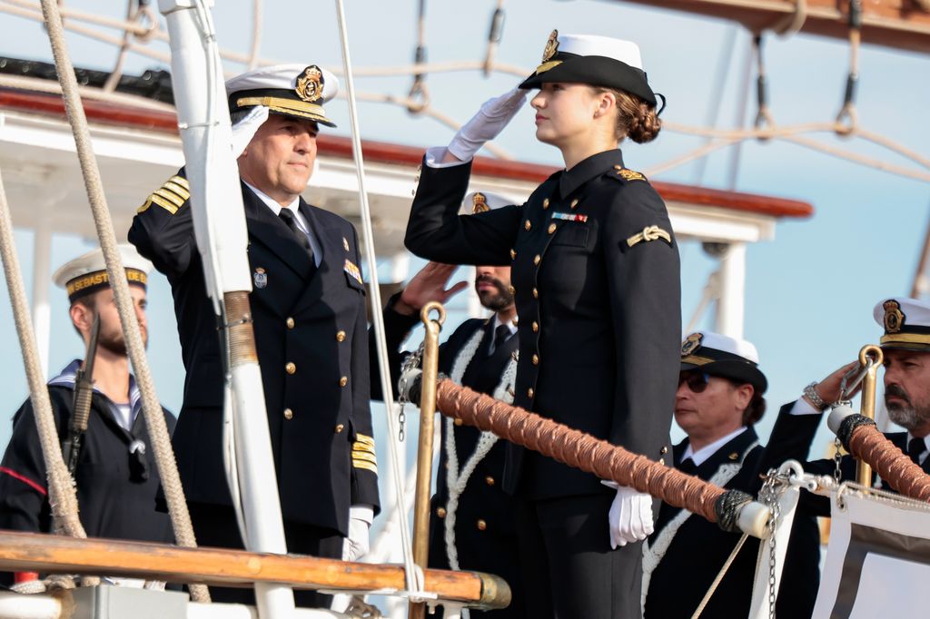 LA PRINCESA LEONOR SE EMBARCA EN EL JUAN SEBASTIAN ELCANO