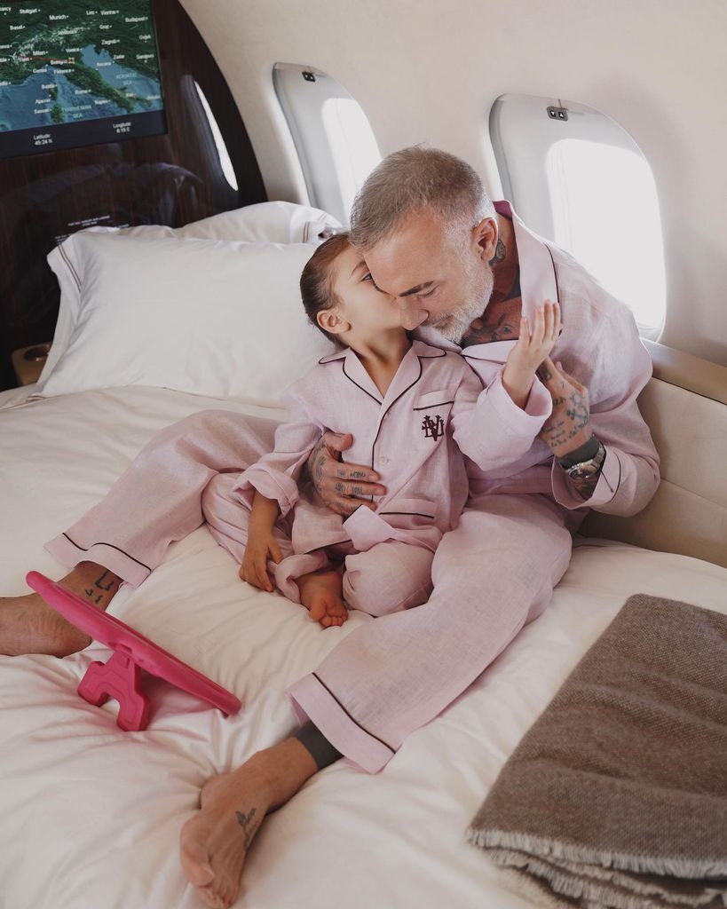 Gianluca Vacchi celebró el Día del Padre con una emotiva dedicatoria a su hija Blu Jerusalema, así como una hermosa postal.