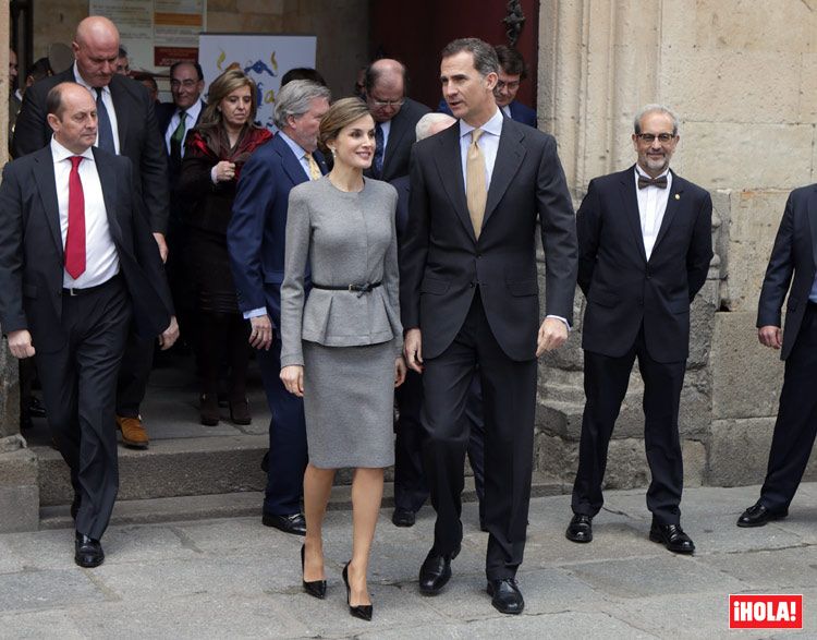 Los Reyes recibieron un cálido saludo en la primera visita de su Reinado que han realizado a Salamanca
