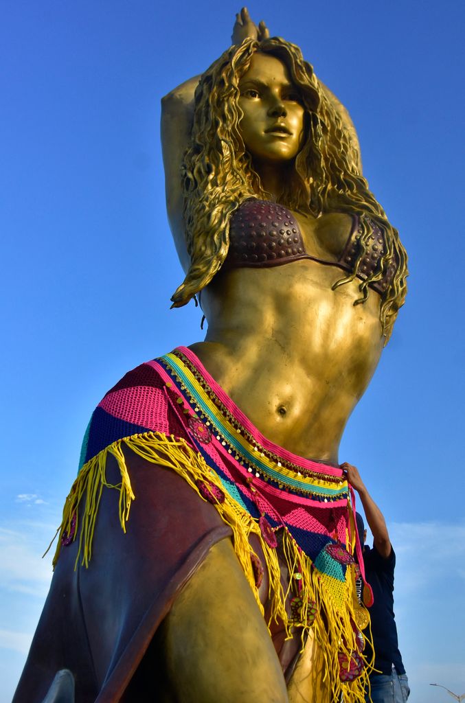 En 2023 se develó en Barranquilla, Colombia, una estatua en honor a Shakira.