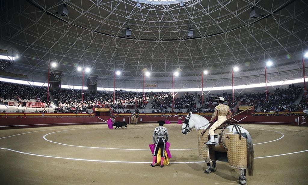 Plaza de toros de Valdemorillo HOLA 4050