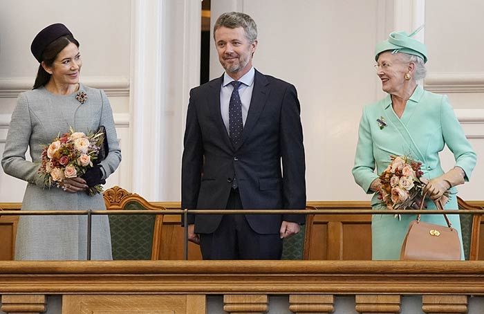 La reina Margarita con su hijo, Federico, y su nuera, la princesa Mary