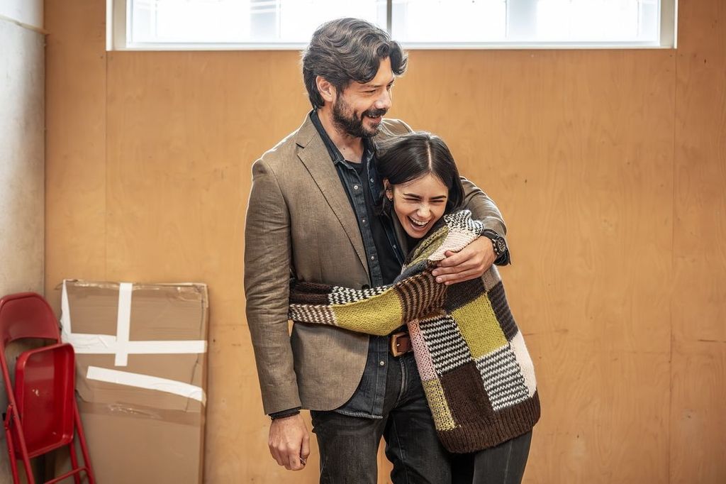 Álvaro Morte y Lily Collins en los ensayos de la obra de teatro 'Barcelona' en el West End londinense