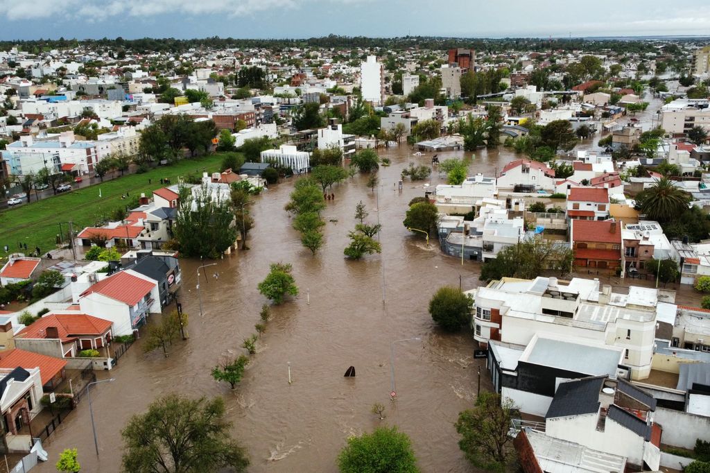 Zona inundada luego de que una poderosa tormenta azotara la ciudad de Bahía Blanca, 600 km al sur de Buenos Aires