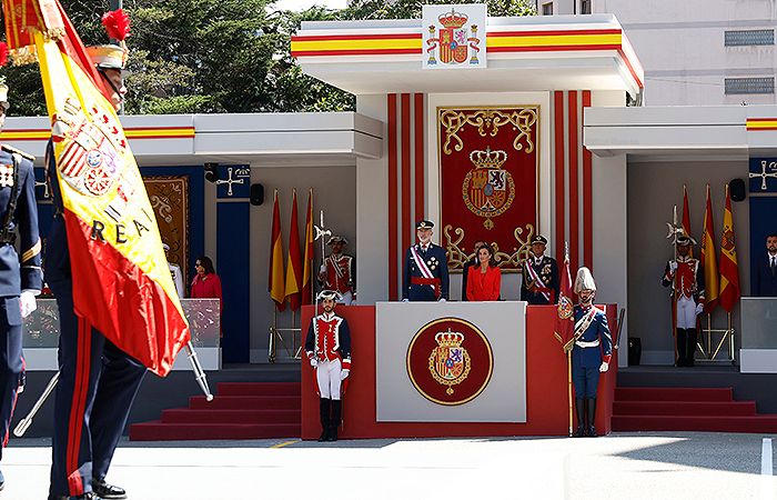 Felipe VI y doña Letizia en la tribuna de honor