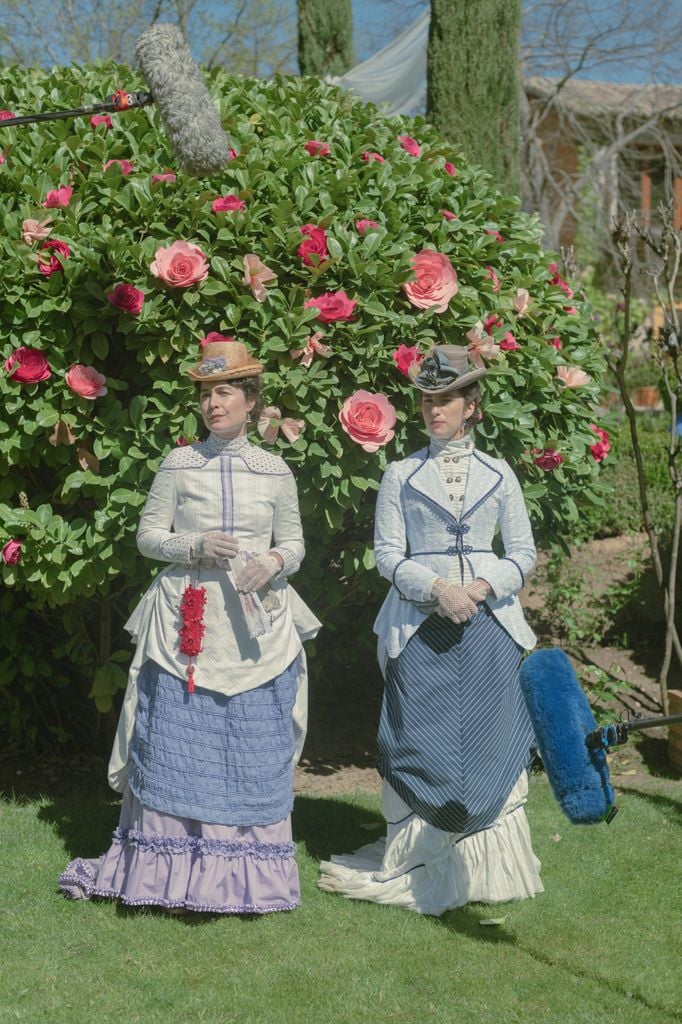 Nadia de Santiago y María Caballero en 'Manual para señoritas'