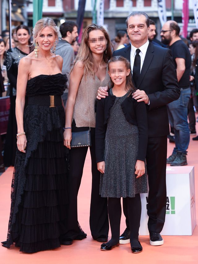 Ramón García y Patricia Cerezo con sus dos hijas