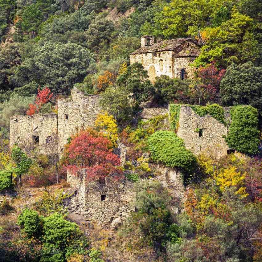 caserio de malgrat de noves en les valls de aguilar lleida