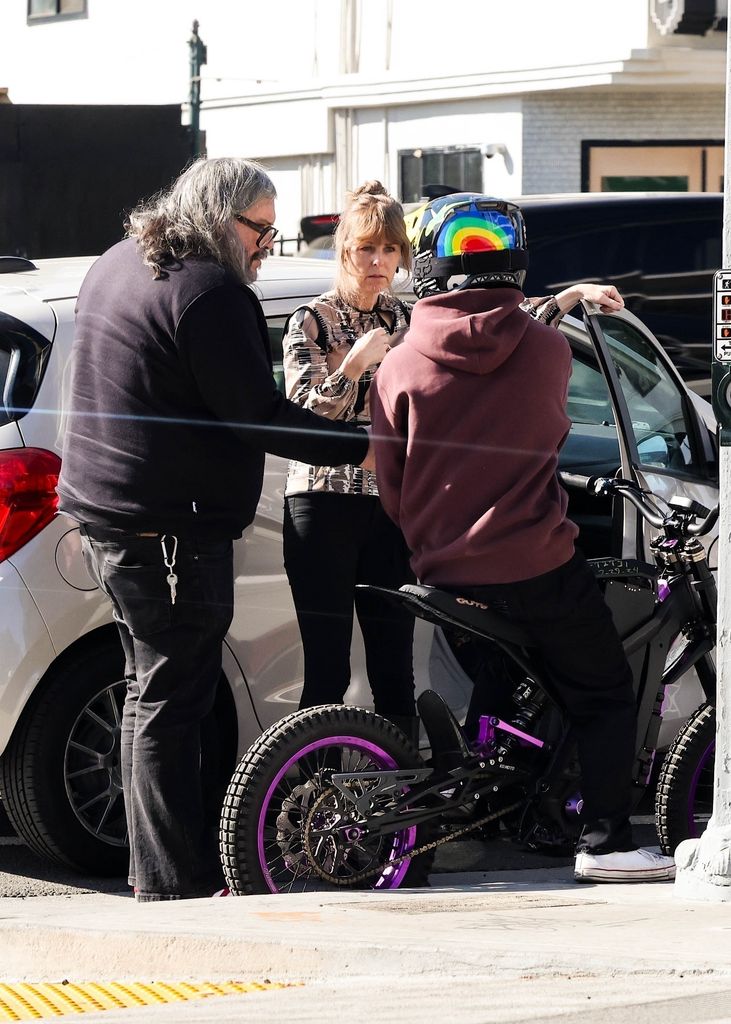 Pax y los pasajeros del auto impactado charlaron tranquilamente tras el incidente.