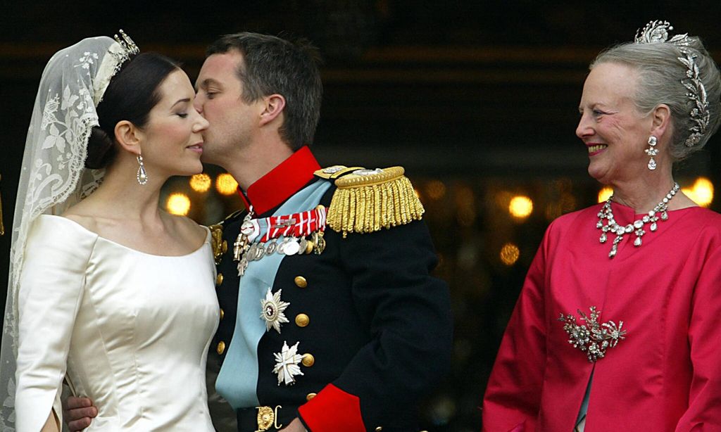 TOPSHOT-DENMARK-ROYAL-WEDDING-BALCONY