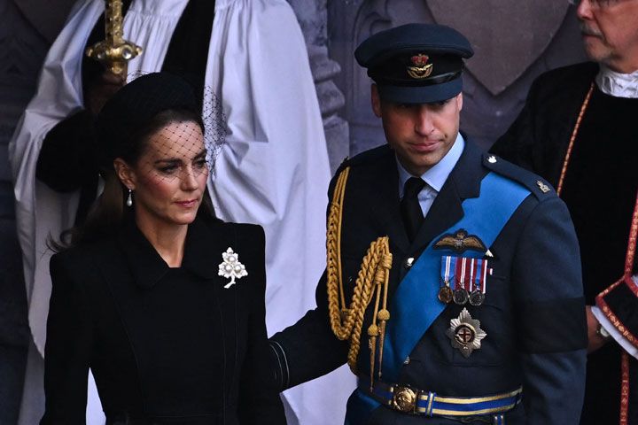 Kate Middleton luce un broche de Isabel II que la Reina solo llevó una vez