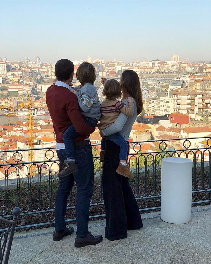 Iker Casillas y Sara Carbonero con sus hijos