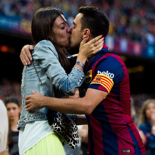 Xavi Hernández y Nuria Cunillera se fundieron este bonito beso
