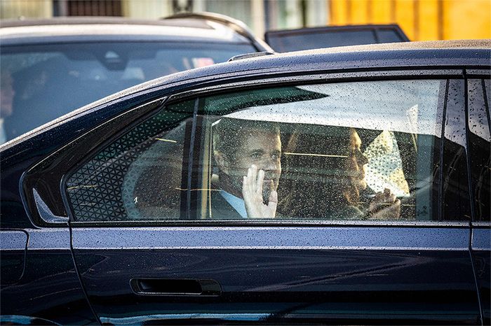 Los príncipes de Dinamarca en coche tras el acto con los reyes de España