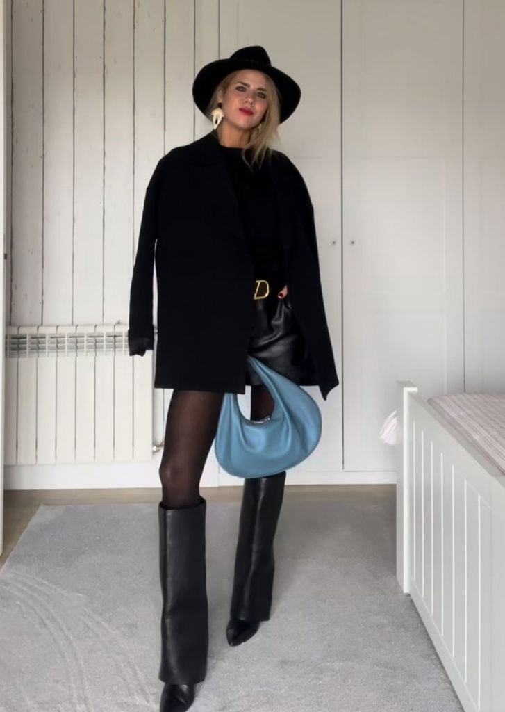 El look de Amelia Bono con las botas altas más polémicas de Zara 