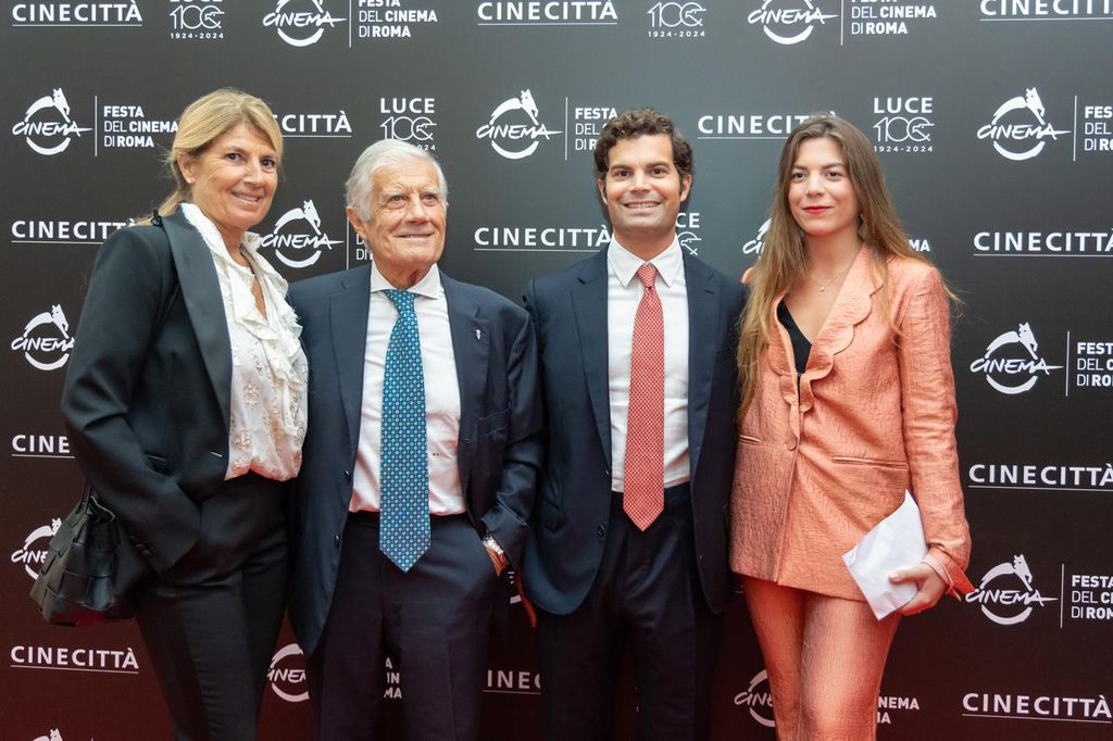 Piergiacomo Agostini con su novia y sus padres