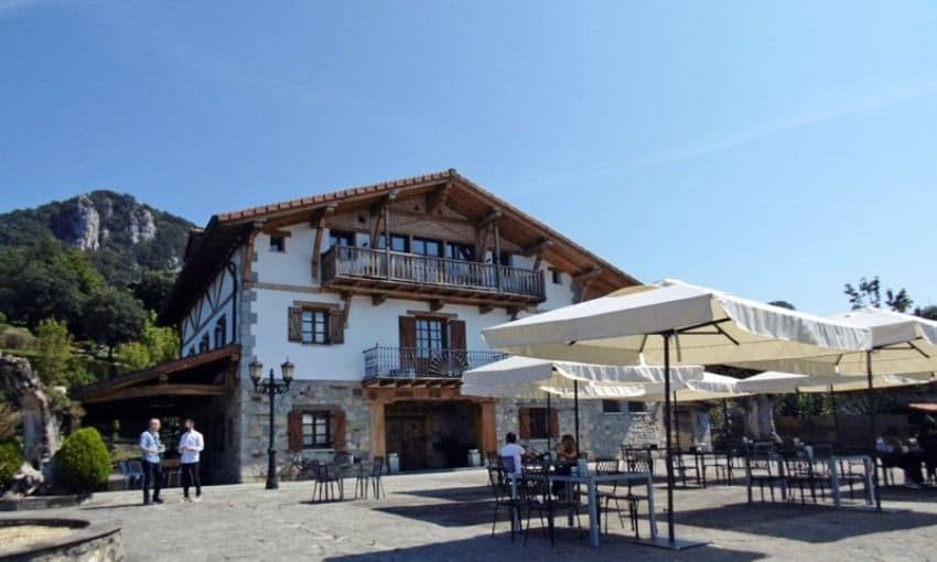 Caserío del restaurante Garena.