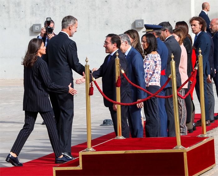 Los Reyes saludan a las autoridades