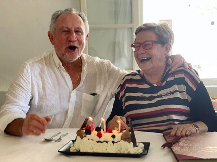 Nuria Roca celebra con sus padres unas 'bodas de oro' nada convencionales