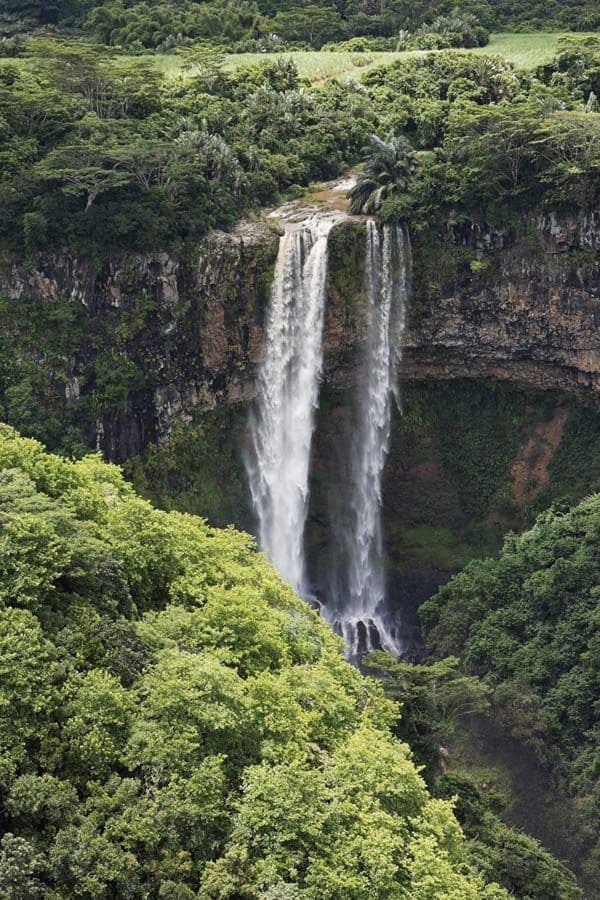 Las cataratas de la tierra de Chamarel, un ejemplo de las maravillosas vistas que se disfrutan en la visita a las montañas 