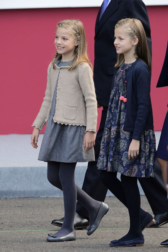 El estirón de la princesa Leonor -casi a una cabeza de su madre- y el cambio de la infanta Sofía sorprendieron durante la celebración familiar del cumpleaños del Rey
