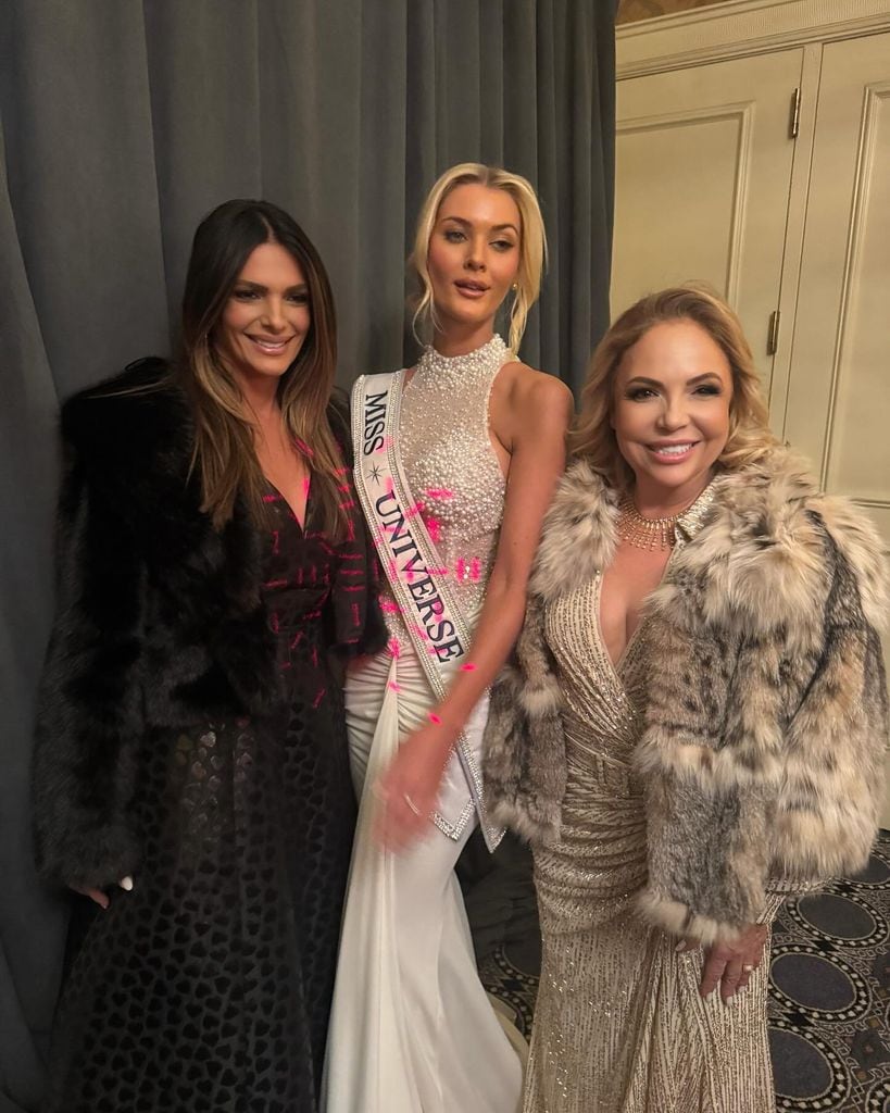 Bárbara Bermudo y Taty Guiribitey posaron al lado de Miss Universe 2024