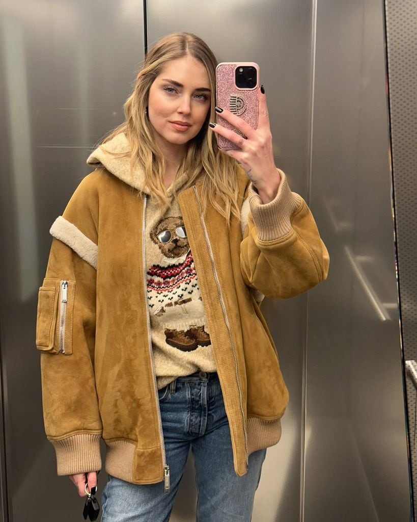 Chiara Ferragni con jersey de estampado de oso, de Ralph Lauren