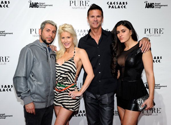 Nik Richie, Shayne Lamas, Lorenzo Lamas y su mujer, Shawna Craig, en una imagen tomada en marzo de 2011, un mes antes de la quinta boda del protagonista de 'Renegado' con la que está siendo la madre de alquiler de su hija 