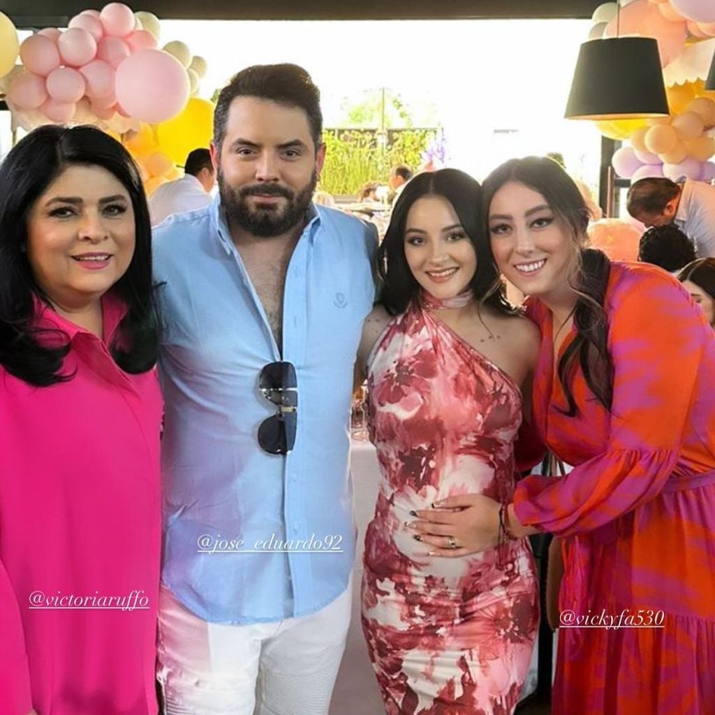 José Eduardo Derbez, Paola Dalay y Victoria Ruffo