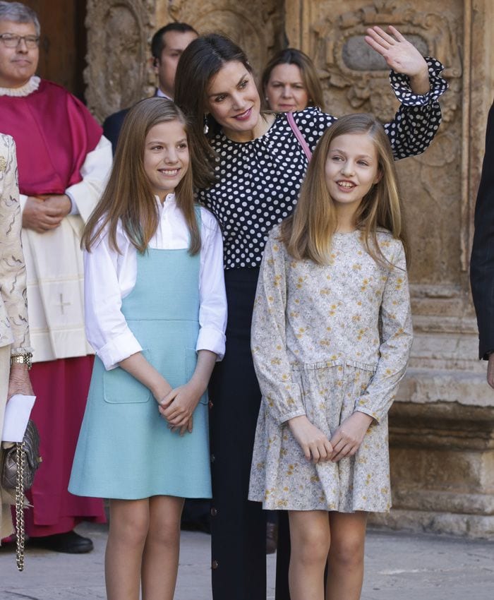 La reina Letizia con sus dos hijas, la princesa Leonor y la infanta Sofía