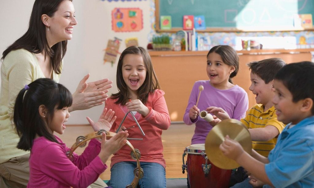 Niños en clase de música