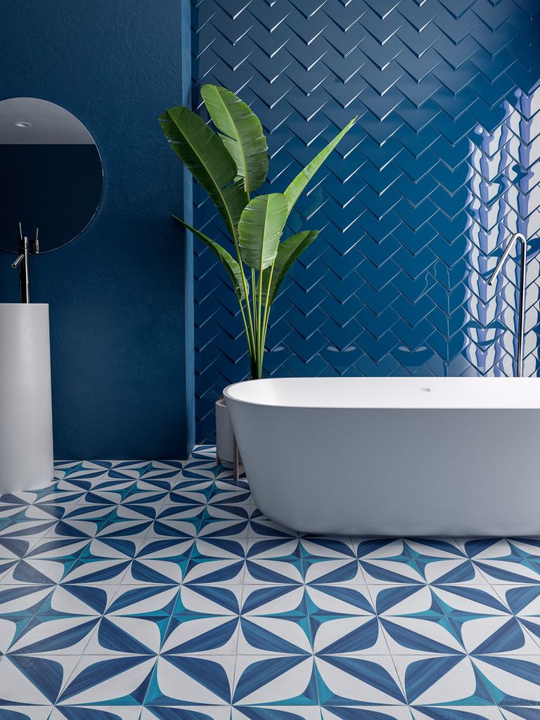 Baño con azulejos de color azul