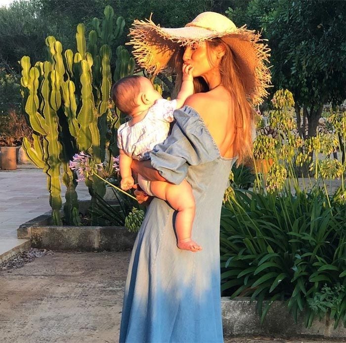 Ariadne Artiles con su hija