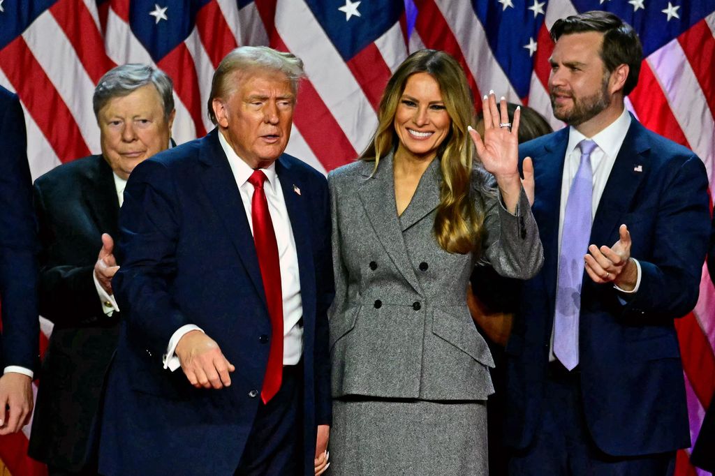 Donald Trump fue acompañado por Melania Trump en su discurso en el que agradeció el apoyo de los suyos durante la campaña