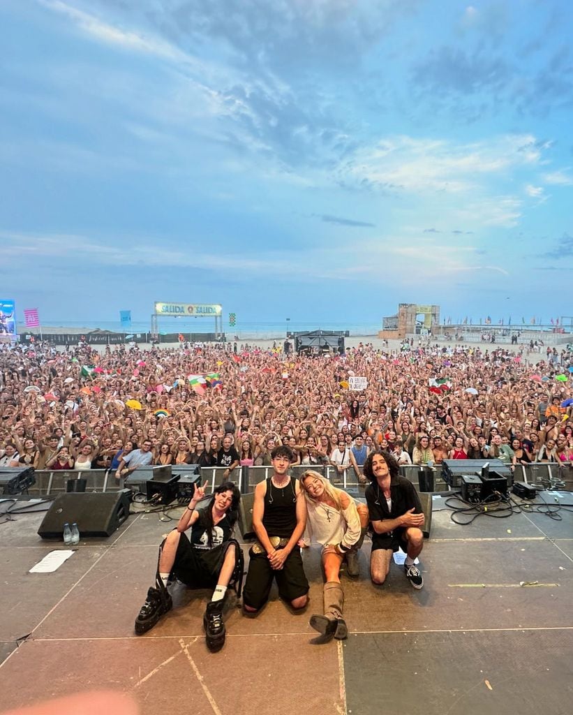 Marina Reche, accompanied by her team at one of her concerts this summer