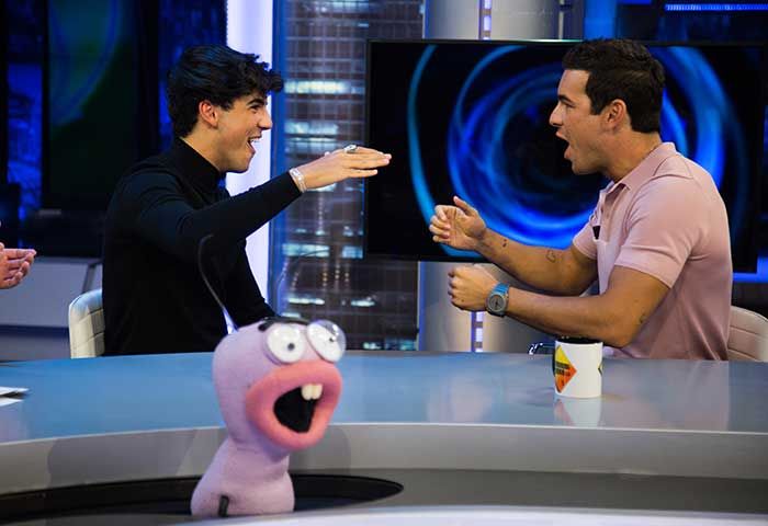 Oscar Casas y Mario Casas durante su entrevista en el Hormiguero