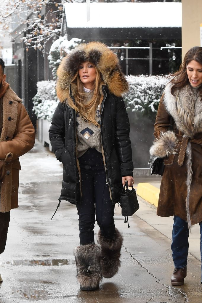 JENNIFER LOPEZ ESQUIANDO EN ASPEN