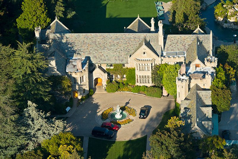 hugh hefner mansion