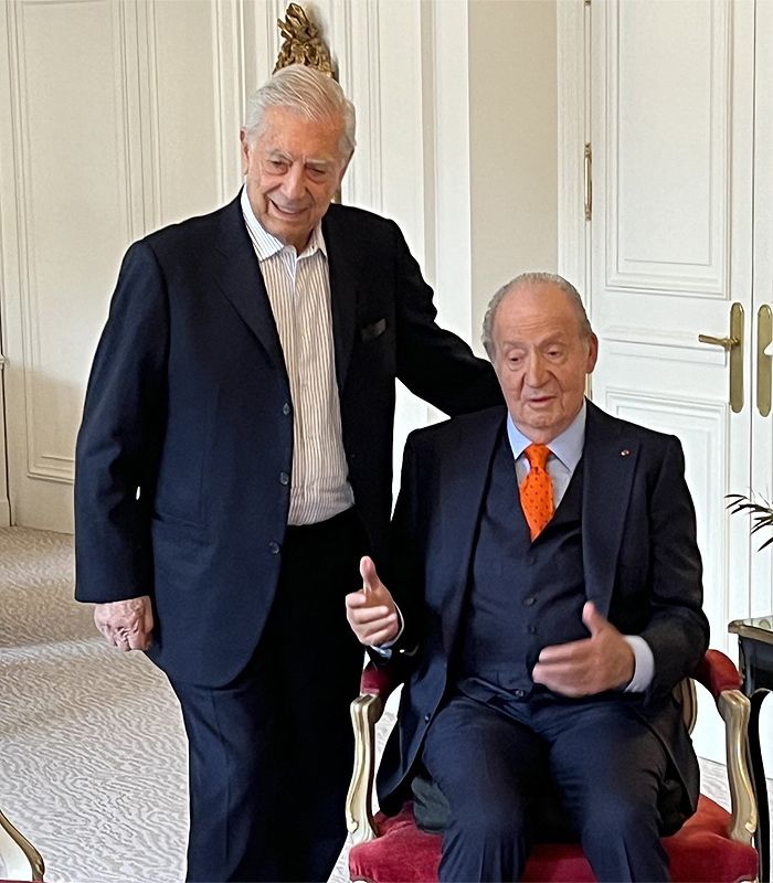 Mario Vargas Llosa con el rey Juan Carlos 