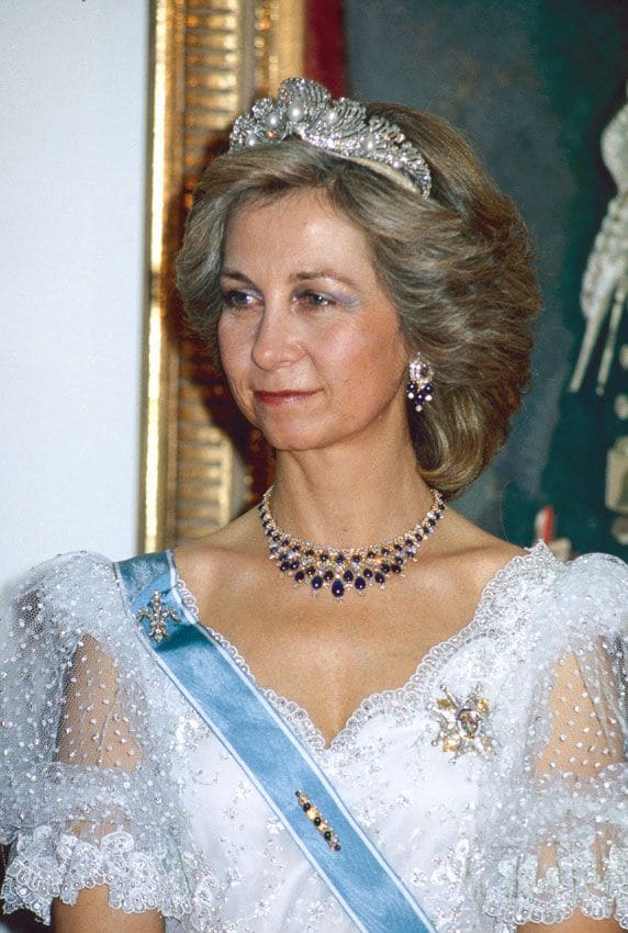 La reina Letizia luce los pendientes de zafiro de doña Sofía en Frankfurt