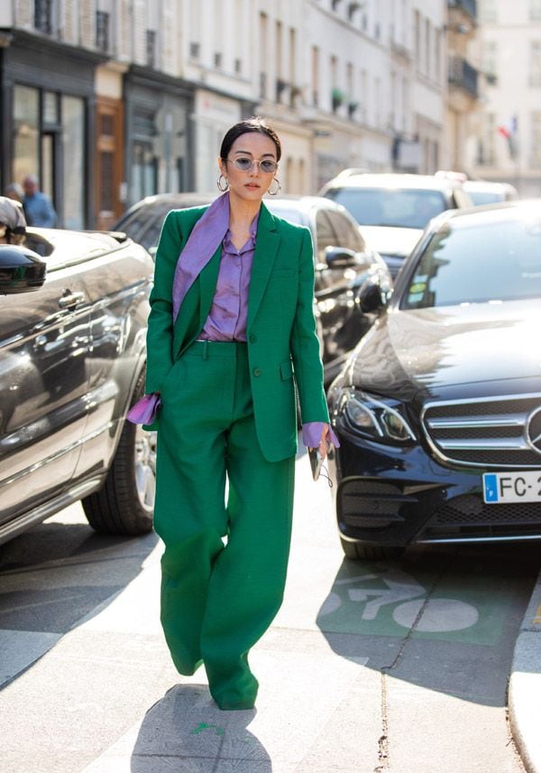 traje verde look