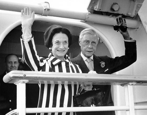 El duque y la duquesa de Windsor a su llegada a Gran Bretaña en su primera visita como invitados de la Reina en 1967 