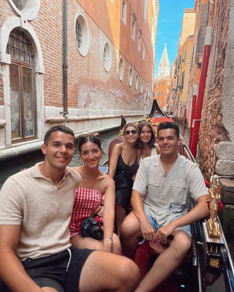 Itatí Cantoral y su familia en Venecia