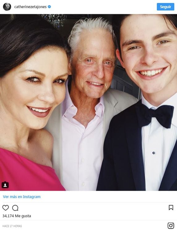 Catherine Zeta Jones y Michael Douglas presumen de su hijo Dylan, a punto de graduarse