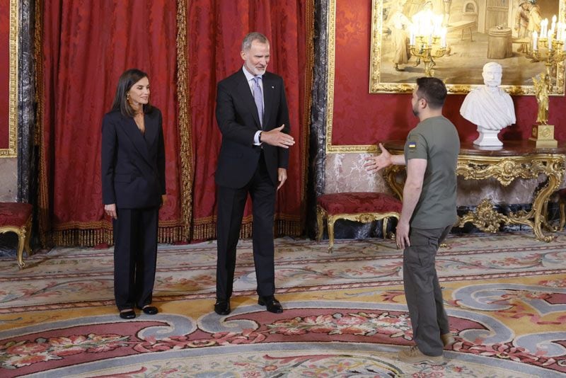 Reyes Felipe y Letizia con Zelenski