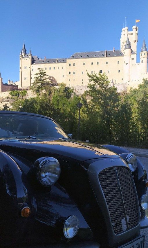 La última parada de la ruta la hacemos en Segovia, frente a su imponente Alcázar.