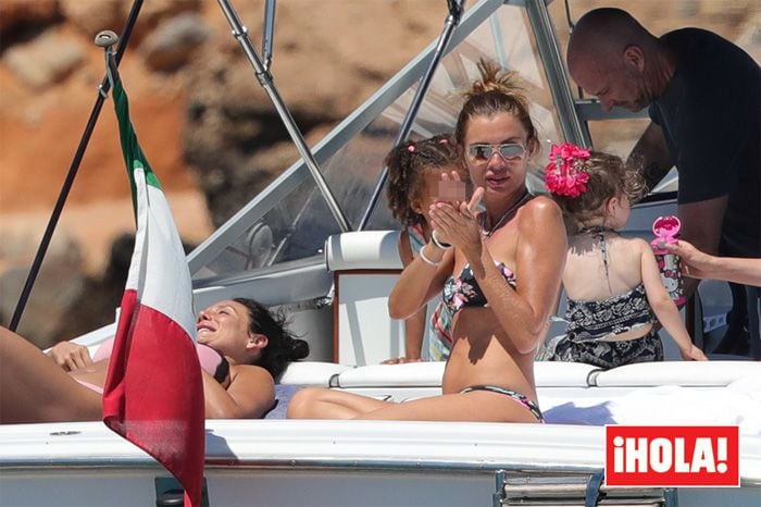 Esther Cañadas en Ibiza con su hija