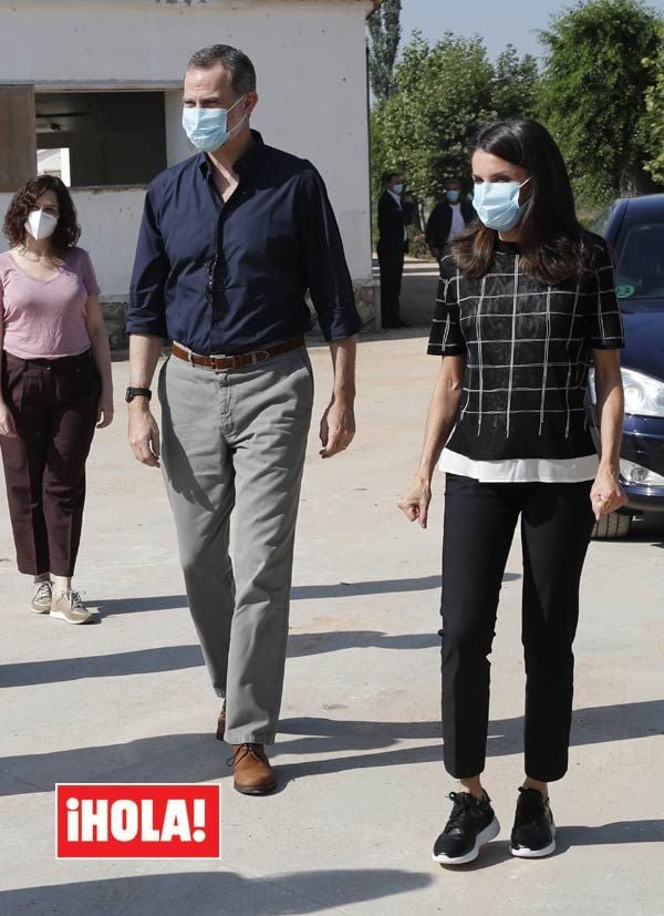 Reina Letizia con zapatillas