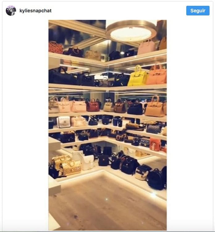 El vestidor de Kylie Jenner con su colección de bolsos Birkin 